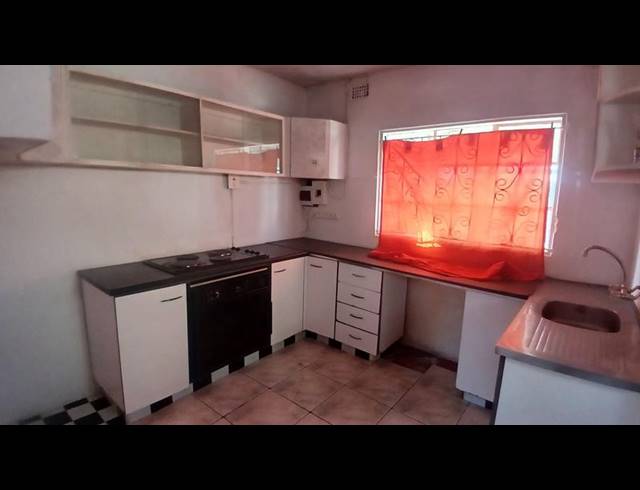 2 BEDROOM HOUSE FOR SALE IN MONTFORD